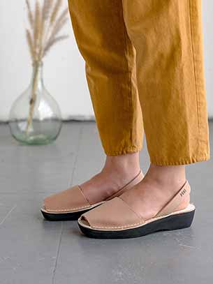 Platform Pons Shoes in Tan 4
