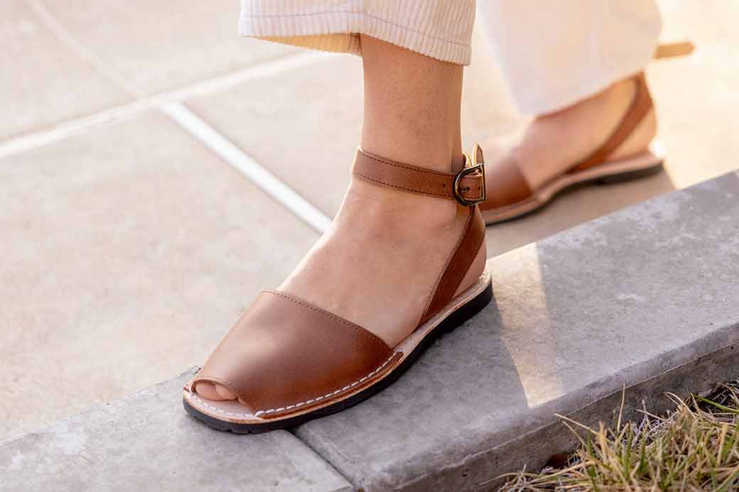 Classic Style Strap Brown
