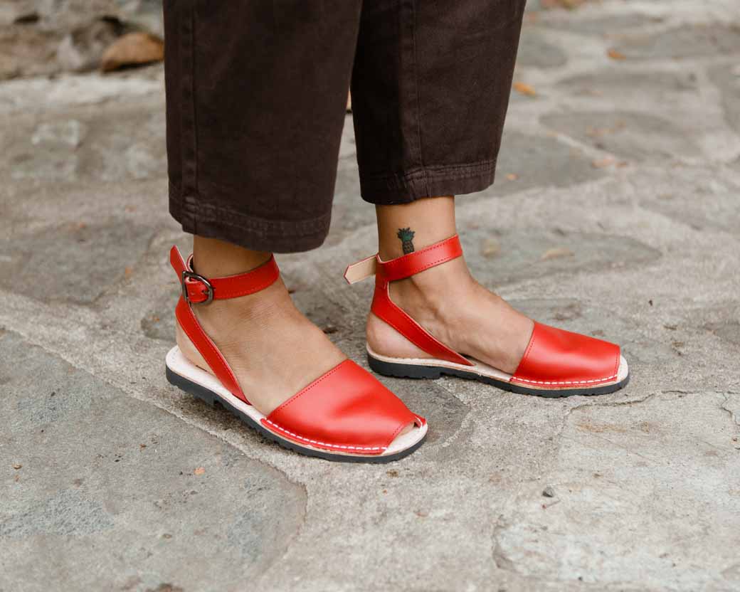 Outlet FINAL SALE - Classic Style Strap Red