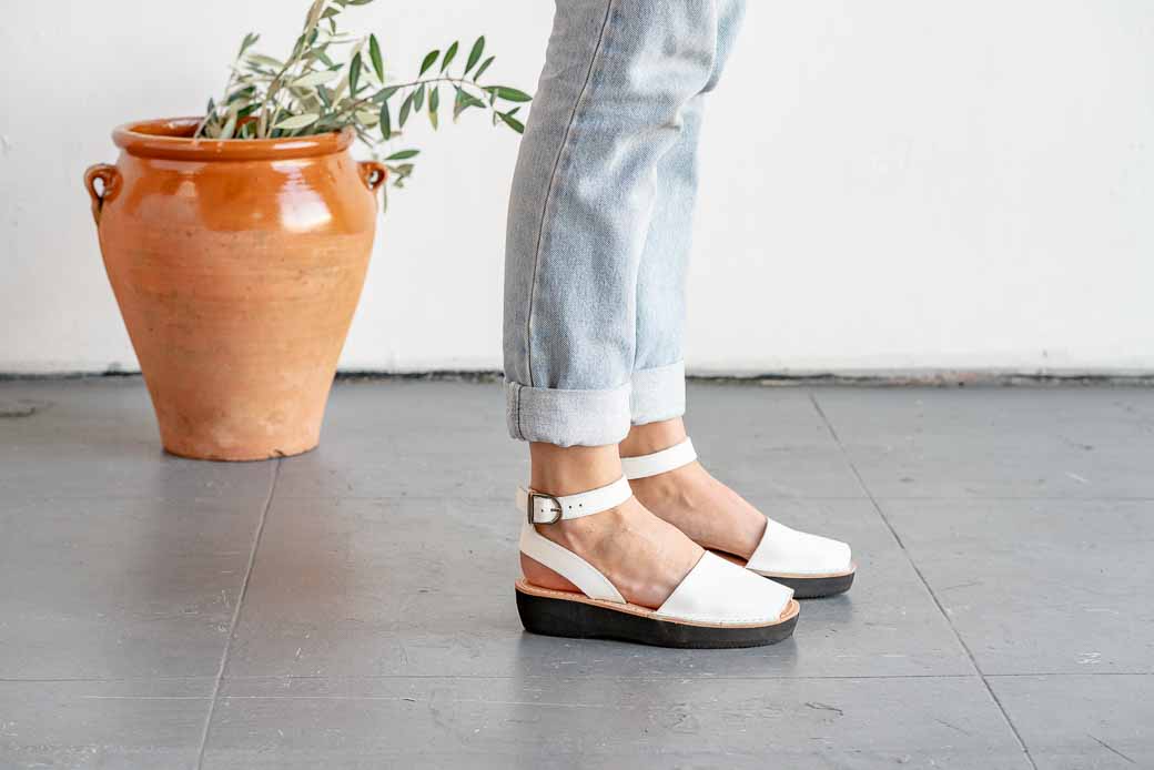 Pons Mediterranean White Avarca Sandals in Natural Leather for Women ...