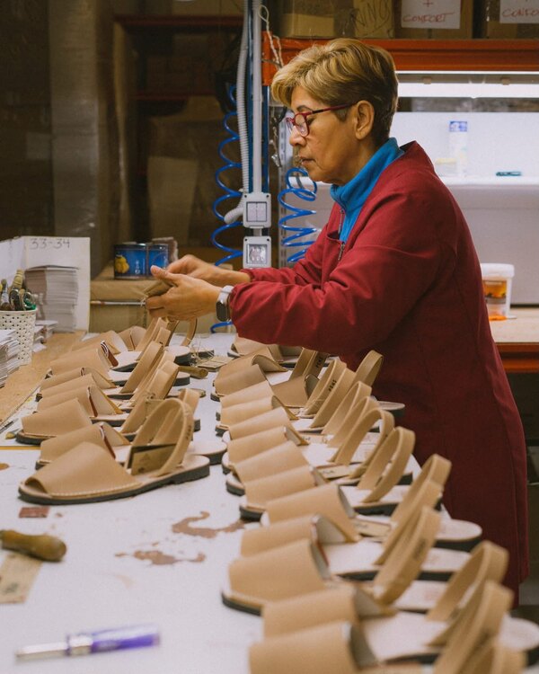 Pons artisan hand-finishing avarcas in Menorca